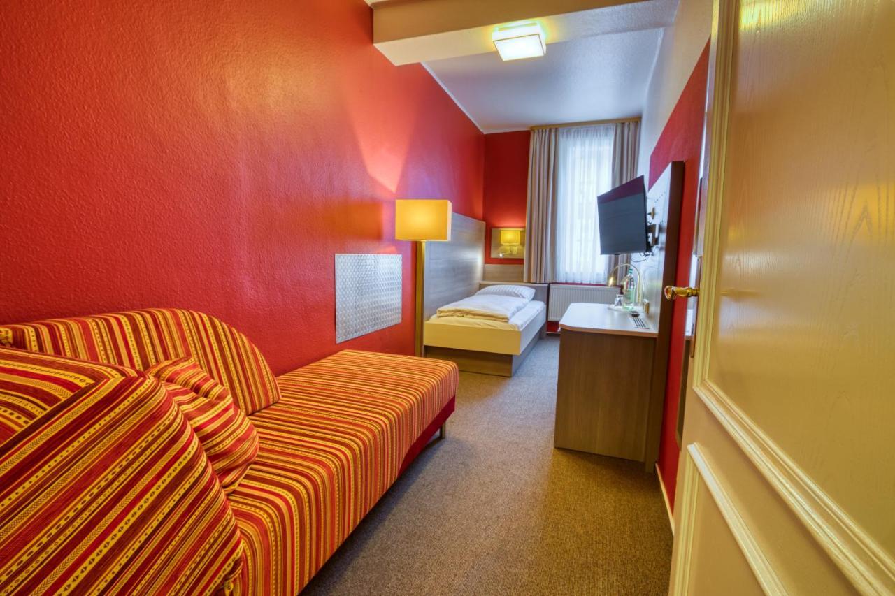 Hotel Goldene Krone Goslar Bagian luar foto