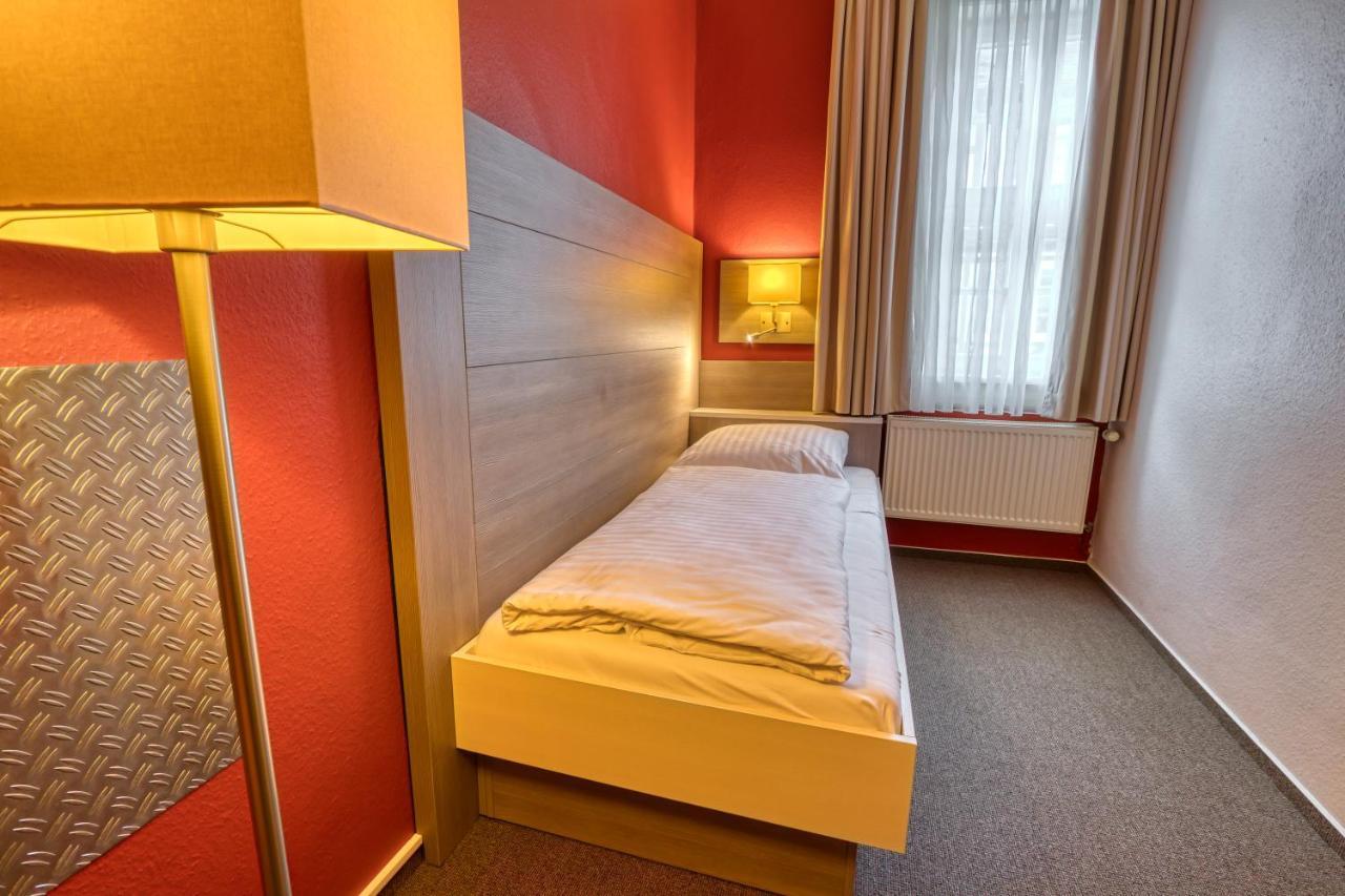 Hotel Goldene Krone Goslar Bagian luar foto